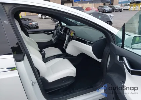 2017 Tesla Model X 100D/75D/90D z USA, uszkodzony, nr VIN 5YJXCBE22HF076523